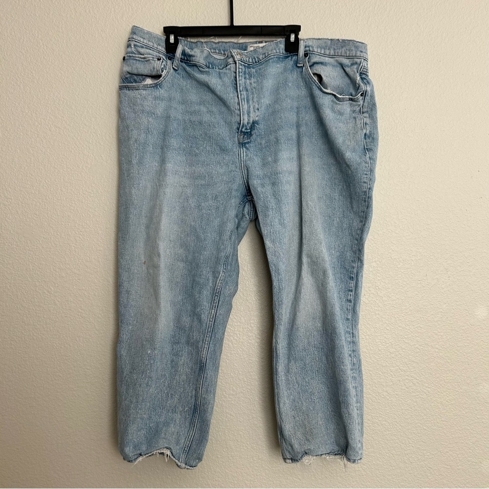 Abercrombie Ultra High Rise Curve Love 90s Straight Short Jean